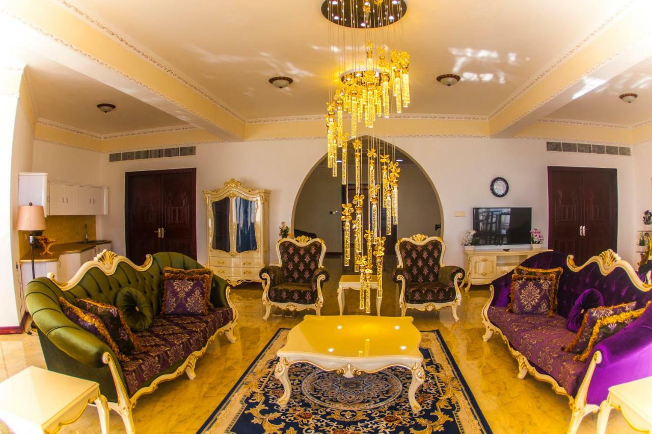 Готель Madinat Al Bahr Business &