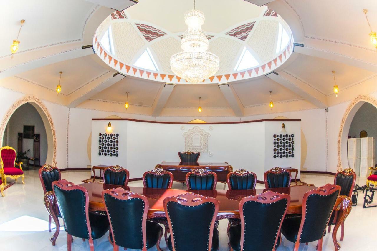 Готель Madinat Al Bahr Business & Занзібар